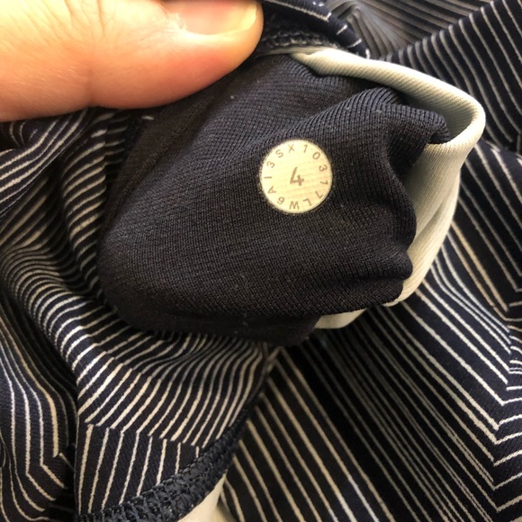 Lululemon W6AI3S Hi-Rise Wunder Under Crops Size 4 - Picture 6 of 6